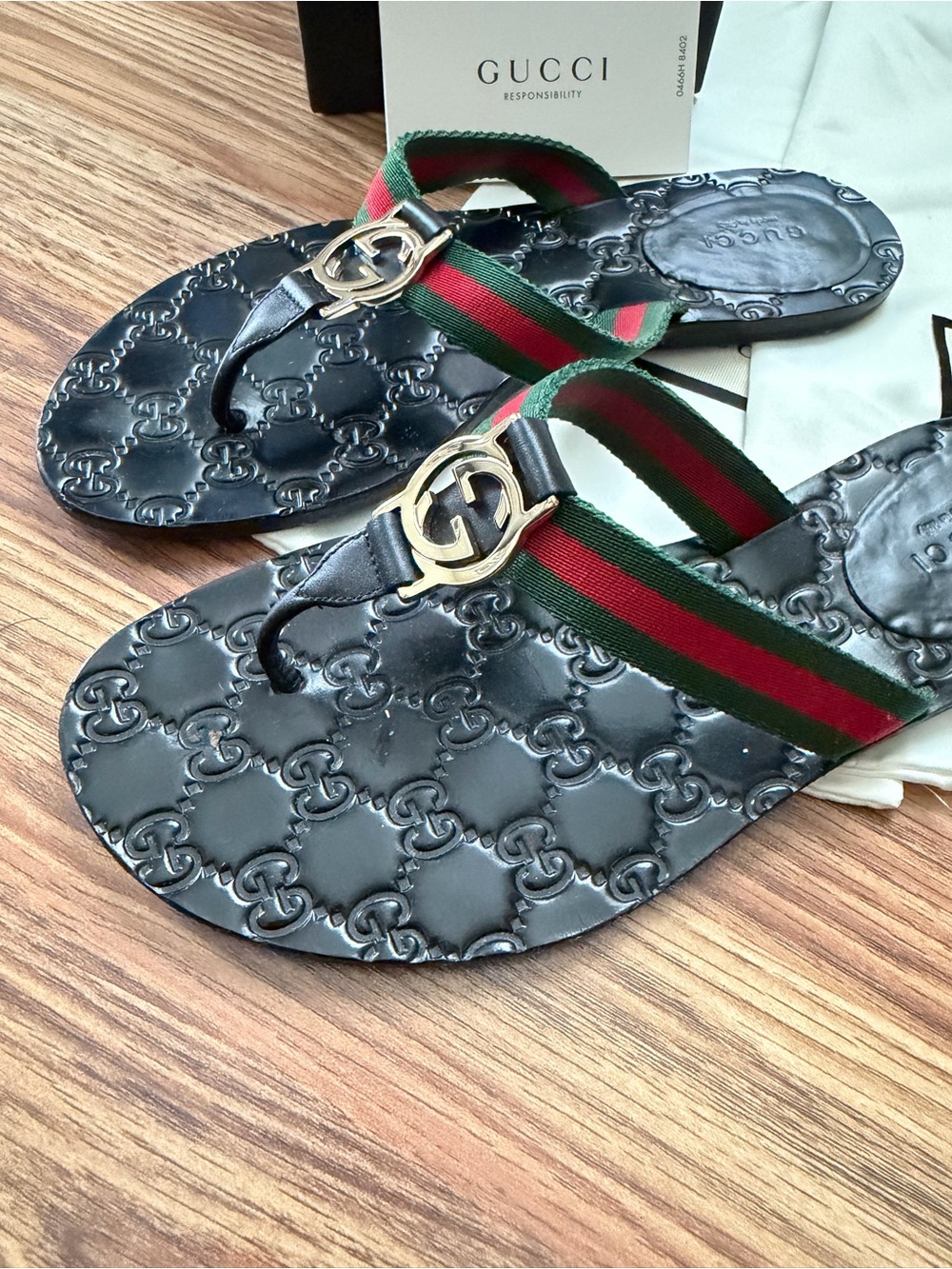 Women’s Gucci Black Embossed GG Leather Thong Sandals with Red-Green Web Size 7 - Picture 4 of 10